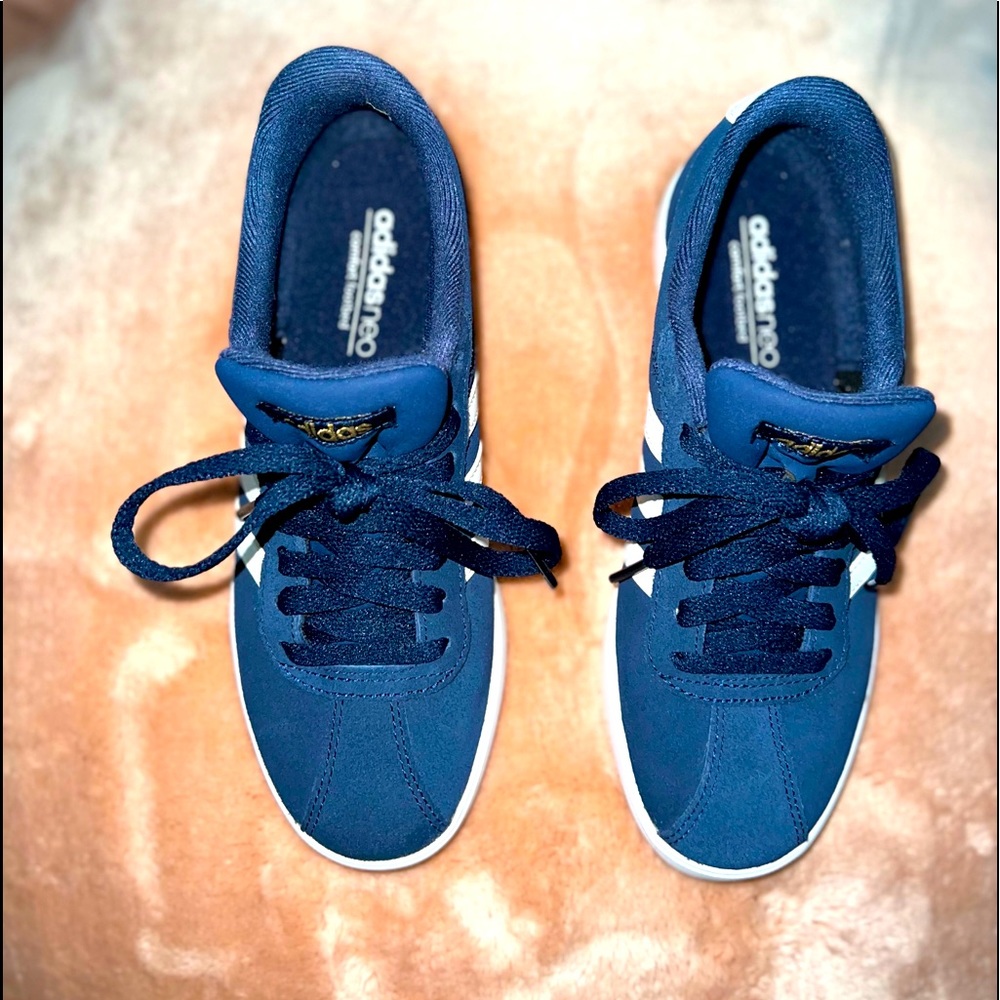 Adidas Courtset Women’s Tennis Shoes
Suede Blue/White